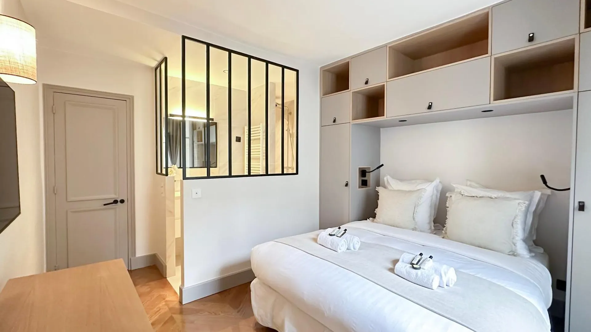Saint-Germain-Des-Pres Sumptuous Apartment Parijs