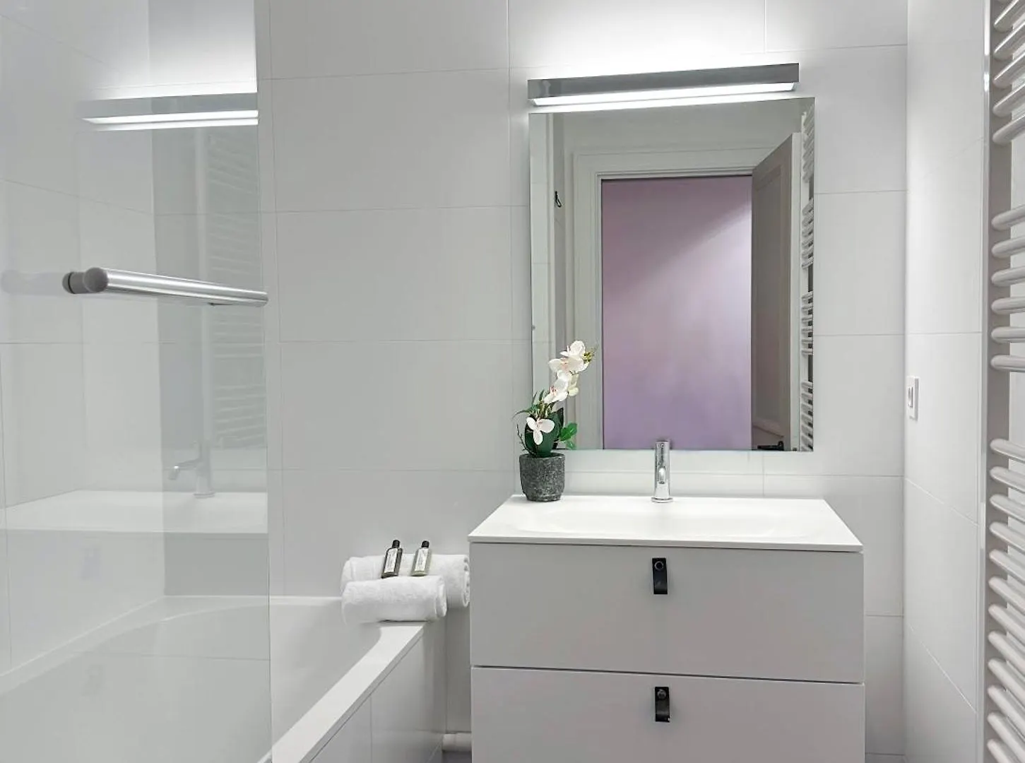 Saint-Germain-Des-Pres Sumptuous Apartment Paris 0*,  France