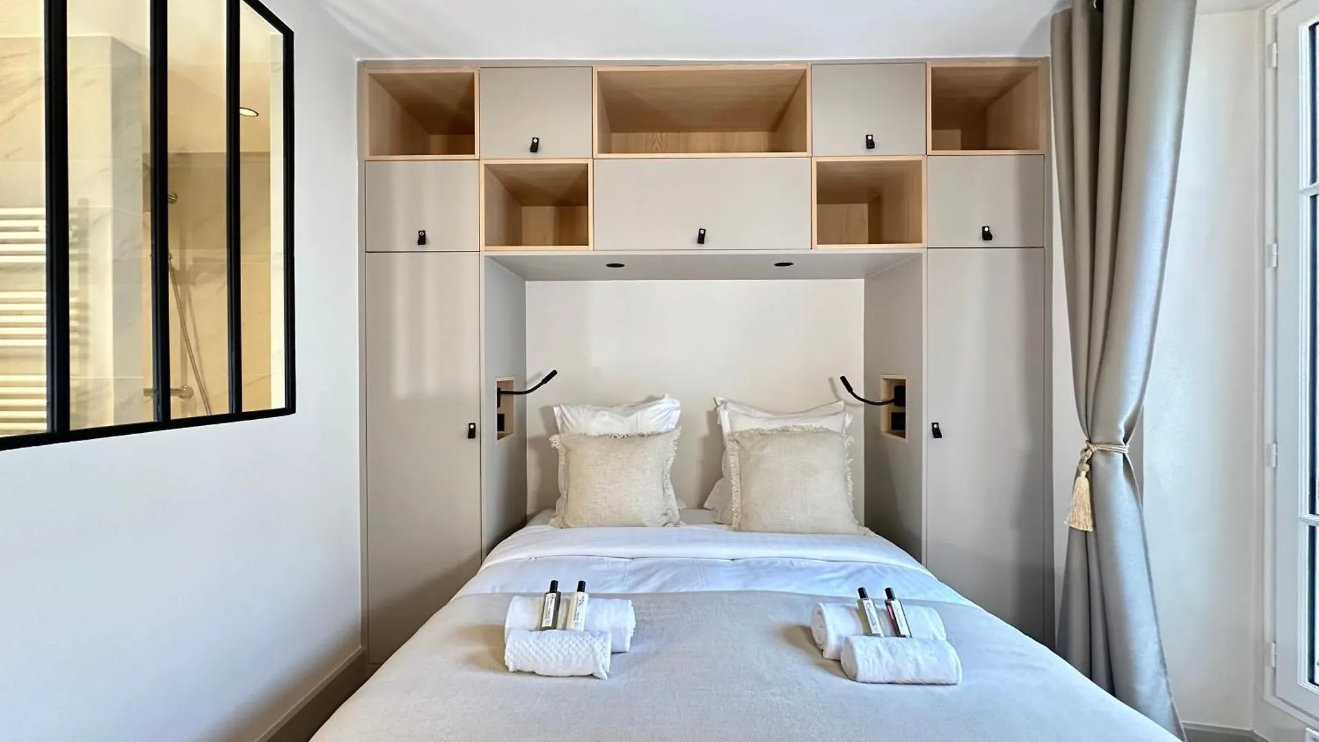 Saint-Germain-Des-Pres Sumptuous Apartment Paris 0*,  France